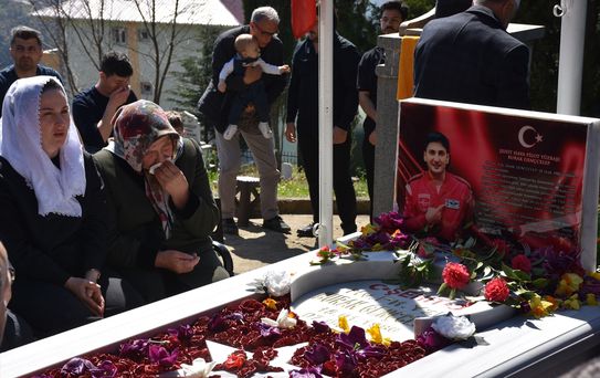 Şehit Hava Pilot Yüzbaşı Burak Gençcelep, memleketi Trabzon'da anıldı