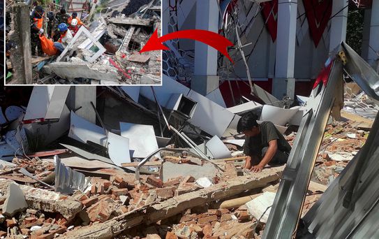 Endonezya'da 7,4 büyüklüğünde deprem