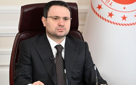 Bakan Akın Gürlek'i taşıyan uçak Diyarbakır'a inemedi
