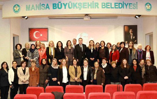Kadın belediye başkanları Manisa'da buluştu