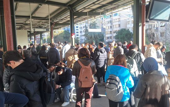 Marmaray Göztepe durağında hareketli dakikalar, hayatına raylarda son verdi