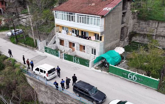 Kendisini 'Mesih' ilan etti, evine yazdığı yazılar ekipleri harekete geçirdi