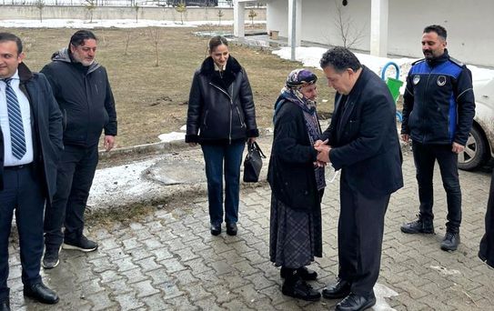 Başkan Demir, huzurevini ziyaret etti