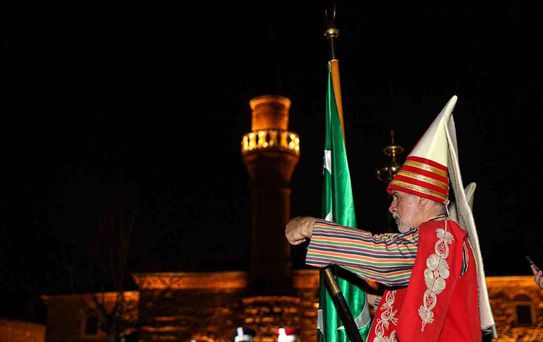 Bursa'nın 700 yıllık destanı ışık gösterisiyle anlatıldı