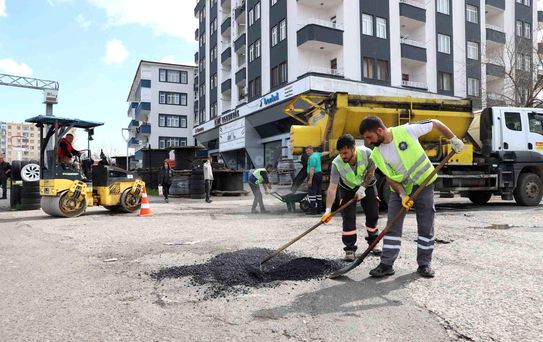 Diyarbakır'da hasarlı yollarda asfalt seferberliği
