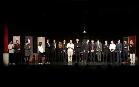 Erzurum Lisesi öğrencilerinden anlamlı sahne: '12 Öfkeli' büyük beğeni topladı