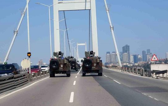 İstanbul'da Polis Haftası coşkusu: 15 Temmuz Şehitler Köprüsü'nden Sultanahmet'e görkemli kortej