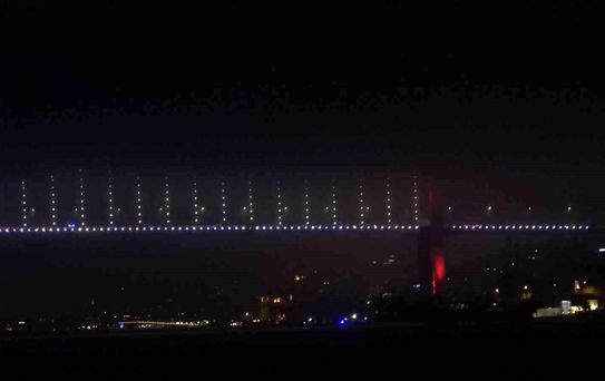 İstanbul'da Yoğun Sis, Şehrin Simge Yapılarını Görünmez Hale Getirdi