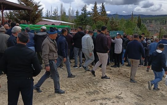 Korkuteli'de İki Çocuğun Cenazesi Toprağa Verildi