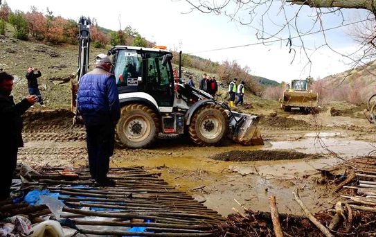 Karakaya Köyü'nde Yapay Gölet Taştı