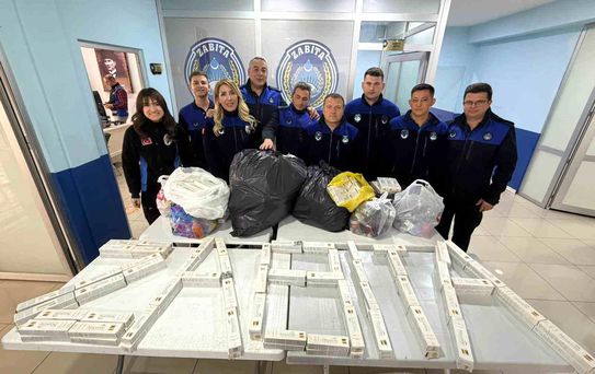 Zabıta ekipleri güzellik salonlarına yaptığı denetimde son kullanma tarihi geçen bin 500 ürüne el koydu