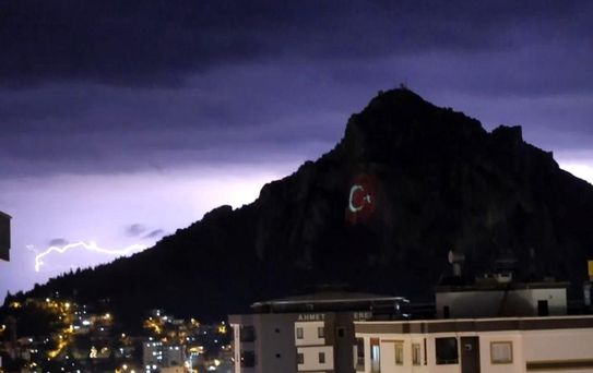 Kozan'da Gece Şimşek Şöleni