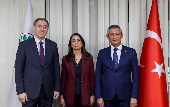 Özgür Özel'den kulisleri hareketlendiren ziyaret! Kürsüden ilan etti, DEM Parti destek verdi
