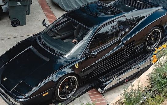 Ünlü isim 1992 model aracıyla yol aldı! Görenler bir daha baktı