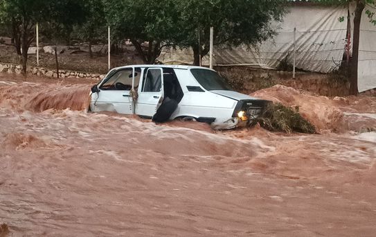 Adana'nın Kozan ilçesini sel vurdu