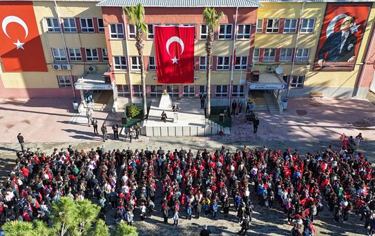 Adana'da Bayrak Töreni