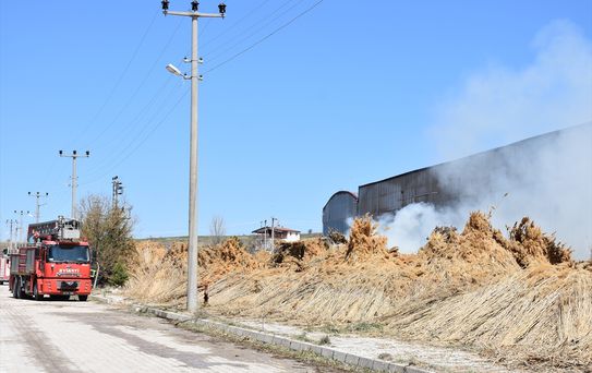 Bolvadin'de Yangın Kontrol Altına Alındı