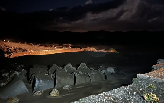 Sandıklı'da Taşkın Yolu Kapattı