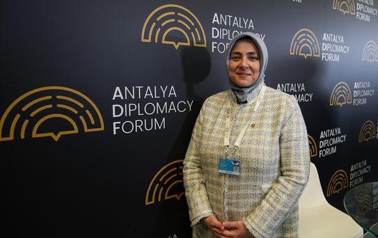 AK Parti kadın kolları üyeleri ADF'de 'dünya barışı' için çaba gösteriyor