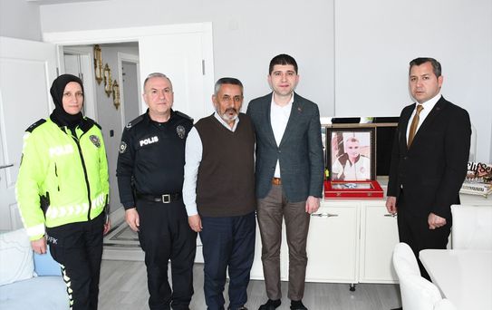 Alaçam'da şehit polis memuru Yusuf Ceylan'ın ailesi ziyaret edildi