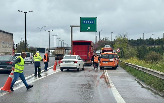 Kocaeli'de Tır Kazası: Sürücü Yaralandı