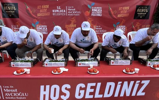 Kumluca'da Acı Biber Yeme Yarışması