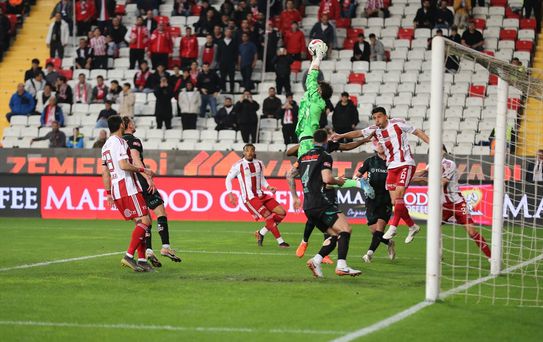 Konyaspor, Antalyaspor'u 2-0 Geçti