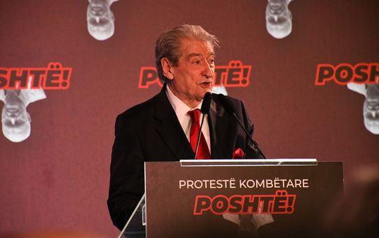 Tiran'da Hükümet Karşıtı Gösteriler Devam Ediyor