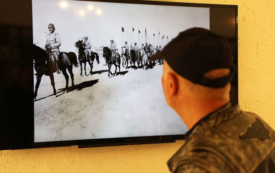 Avrupa'dan motosikletle umreye giden Türkler dönüşte Ürdün'deki Türk Şehitliği'ni ziyaret etti