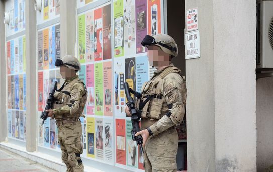 Dolandırıcılık Operasyonunda 17 Gözaltı