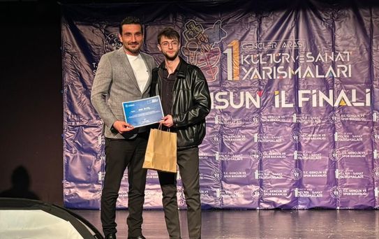 Bafra'lı Emre Öztürk, Şiir Yarışmasında Birinci Oldu