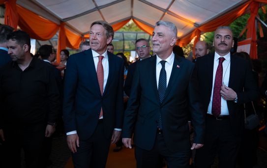 Türkiye-Hollanda Ticaret Hedefi 15 Milyar Dolar