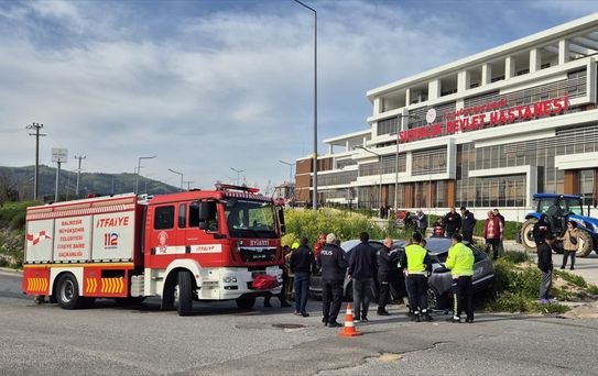 Susurluk'ta Otomobil Kazası: 2 Yaralı