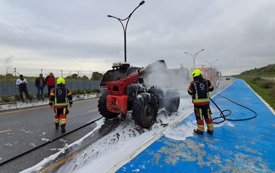Altıeylül'de İş Makinesi Yangını