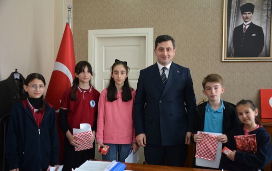 Öğrenci, Başkanlık Makamını Devraldı