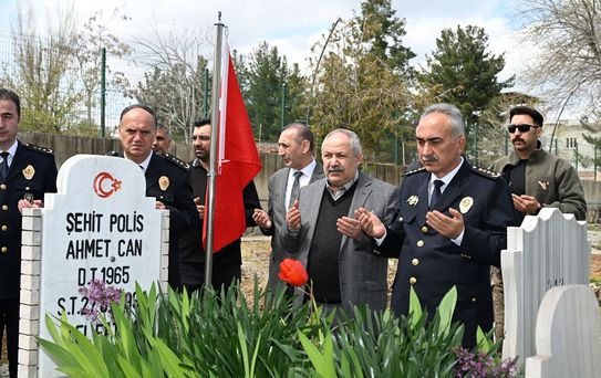 Batman İl Emniyet Müdürü Kaba şehitlerin mezarını ziyaret etti