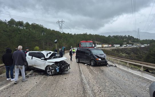 Mudurnu'da Trafik Kazası: 4 Yaralı