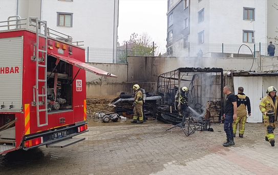 İnegöl'de Depo Yangını Kontrol Altına Alındı