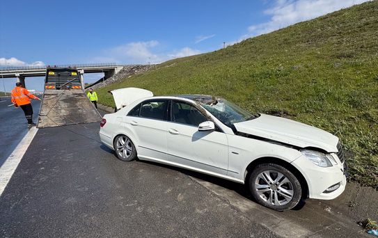 Çatalca'da Takla Atan Araçta İki Kişi Kurtuldu