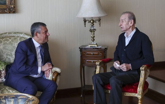 Özgür Özel'den Cevdet Selvi'ye Geçmiş Olsun Ziyareti