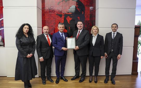 Özgür Özel, THP Heyeti ile Görüştü