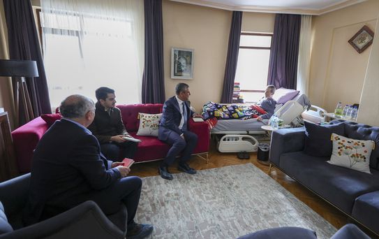 Özgür Özel, Ahmet Telli'ye Geçmiş Olsun Ziyareti Gerçekleştirdi
