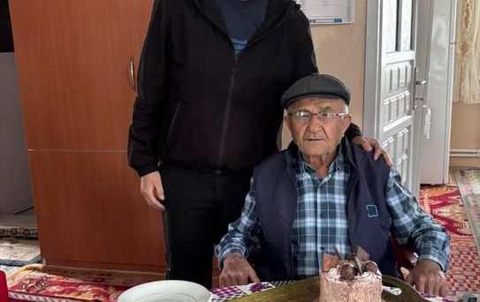 91 Yaşındaki Hidayet Erday'a Sürpriz Doğum Günü