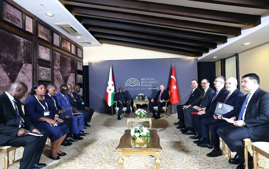 Cumhurbaşkanı Erdoğan, Burundi Cumhurbaşkanı Ndayishimiye ile görüştü