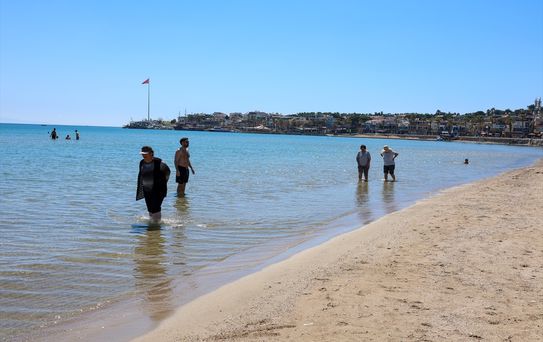 Didim'de Sıcak Hava Denizi Getirdi