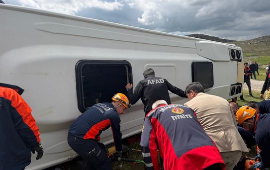 Lice'de Midibüs Devrildi: 1 Ölü, 11 Yaralı