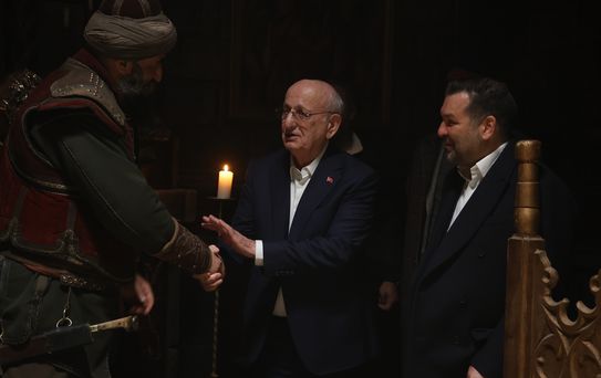 İsmail Kahraman'dan 'Asırlık Gece' Dizi Performansı