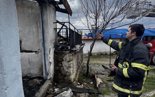 Seyitgazi'de Ev Yangını Söndürüldü