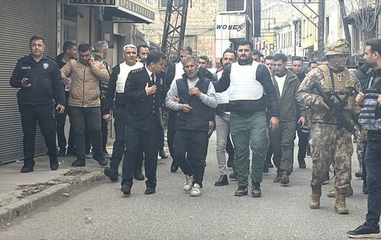 Gaziantep'te rehin aldığı 3 kişiden birini yaralayan firari hükümlü operasyonla yakalandı