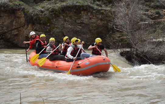 Kelkit Çayı'nda Rafting Heyecanı